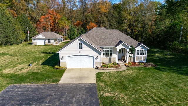 view of front of property featuring a front yard