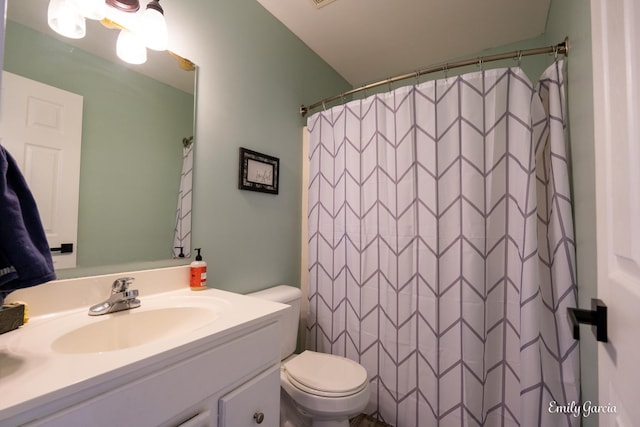 bathroom with a shower with curtain, vanity, and toilet