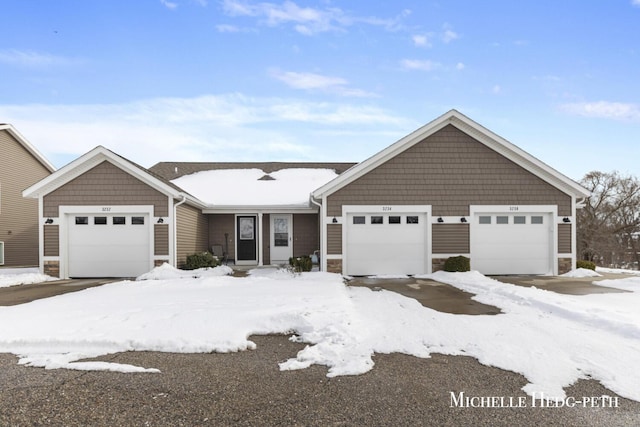 single story home featuring a garage