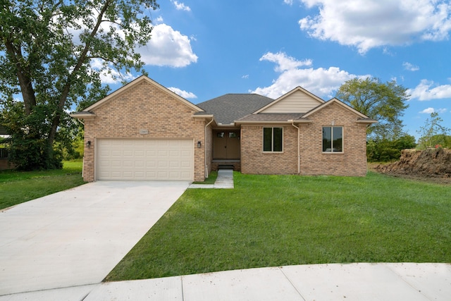 view of front facade featuring a garage and a front lawn