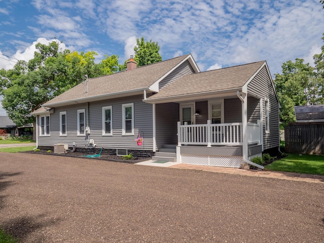 single story home featuring a porch