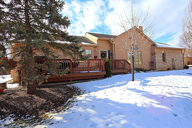 view of front of property featuring a wooden deck