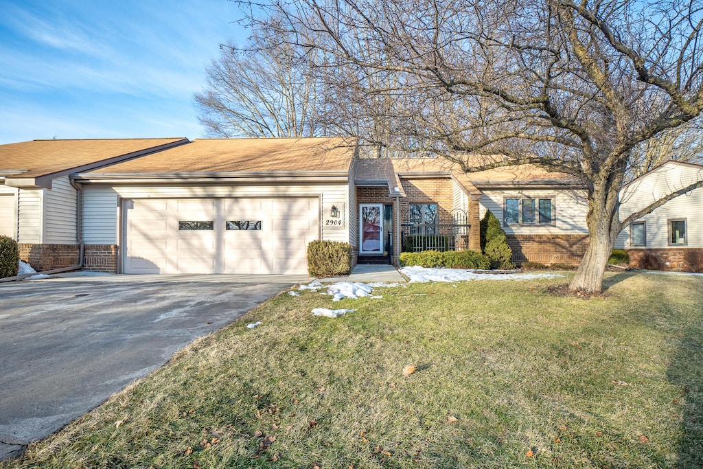 view of front of home featuring a garage and a front yard