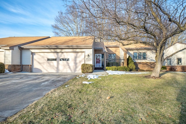 view of front of home featuring a garage and a front yard