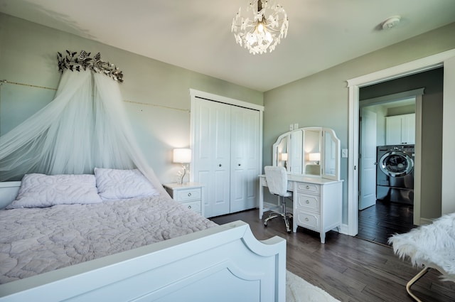 bedroom with washer / dryer, dark wood-type flooring, an inviting chandelier, and a closet