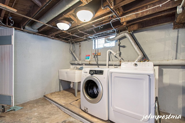 laundry room with sink and washing machine and dryer