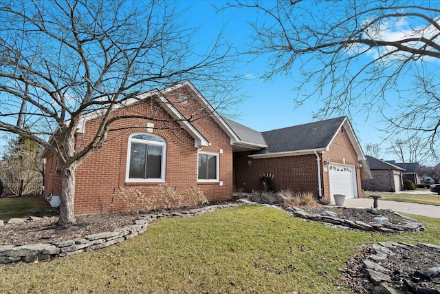 view of front of house featuring a garage and a front yard