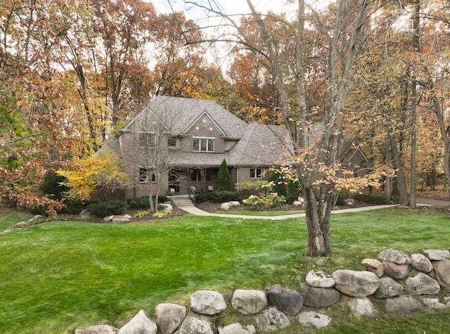 view of front of house featuring a front yard