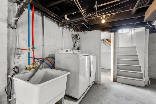 laundry area with sink and independent washer and dryer