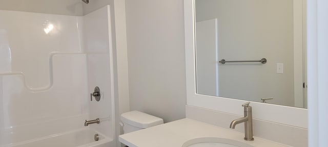 full bathroom featuring toilet, vanity, and bathtub / shower combination