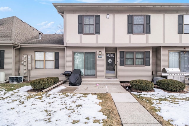 multi unit property featuring a patio