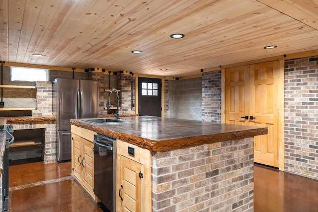 kitchen with dishwashing machine, sink, stainless steel refrigerator, a kitchen island with sink, and light brown cabinetry