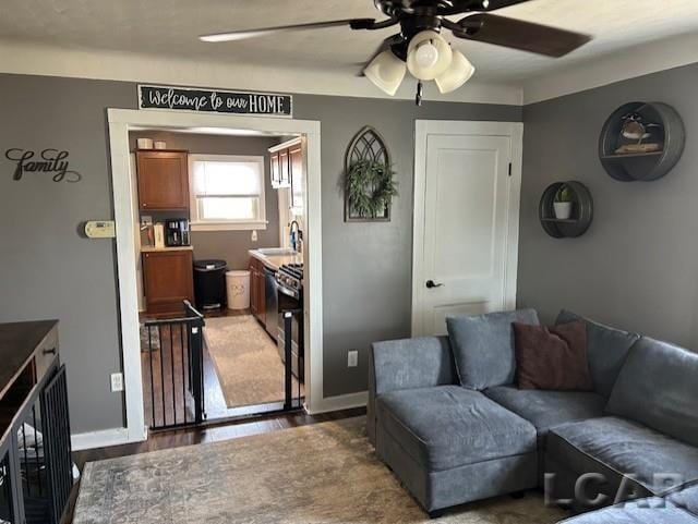 living room featuring sink, dark hardwood / wood-style floors, and ceiling fan