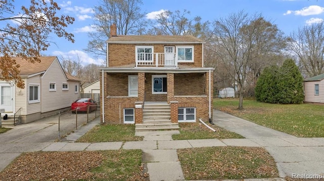 view of front of property featuring a front lawn