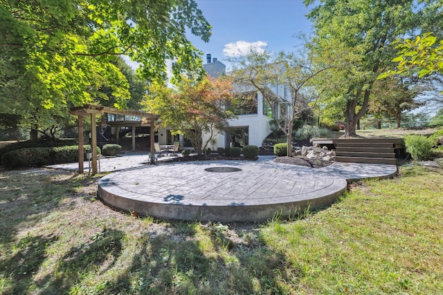 view of yard featuring a patio area