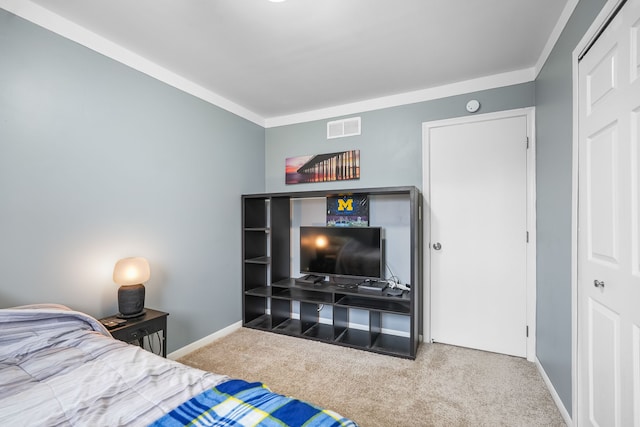 bedroom with carpet