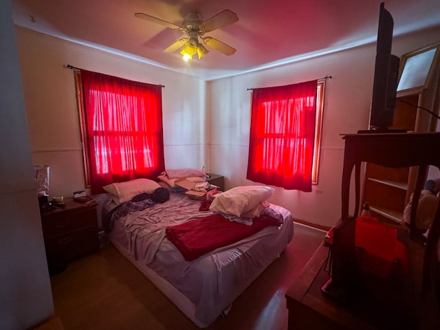 bedroom featuring ceiling fan