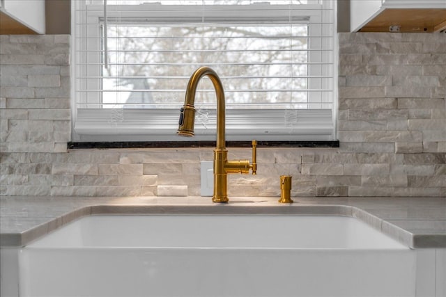 room details with tasteful backsplash and sink