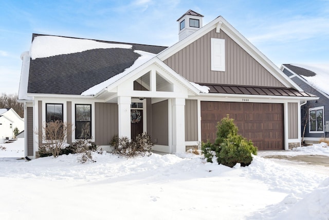 view of front facade with a garage