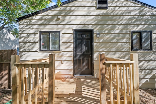 property entrance with a wooden deck