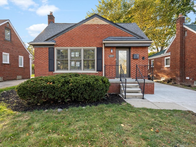 bungalow-style house with a front lawn