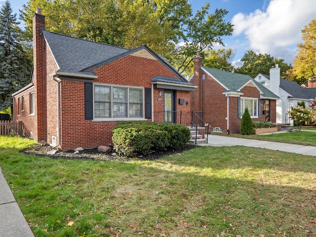 view of front of property with a front yard