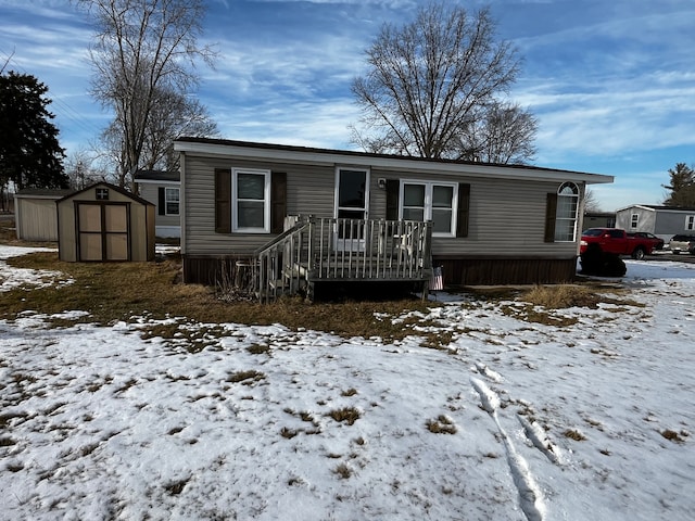 manufactured / mobile home featuring a storage shed