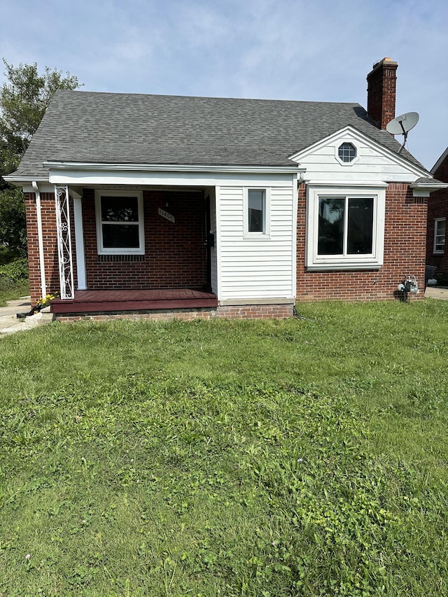 view of front of home with a front yard