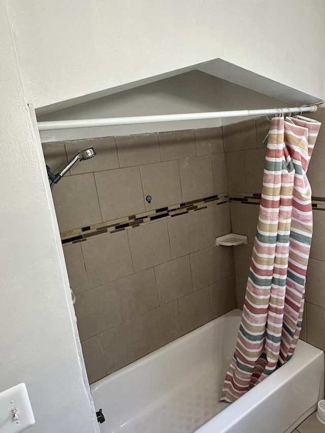 11409 College St, Detroit, MI 48205 - bathroom featuring shower / bath combination with curtain