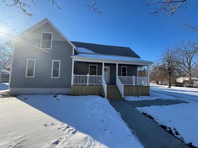 view of front of property featuring covered porch