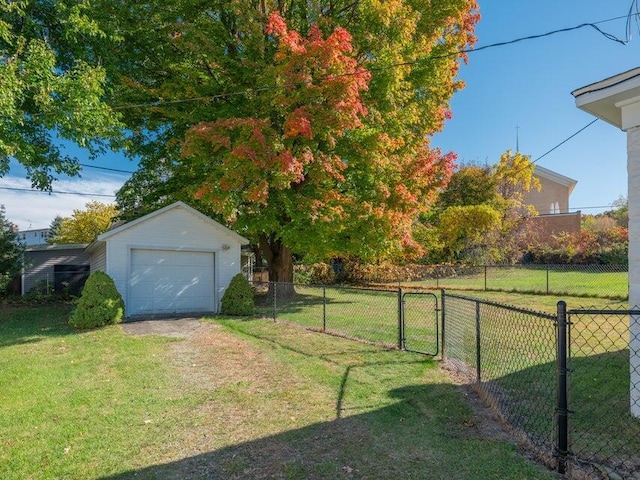 view of yard with an outbuilding and a garage