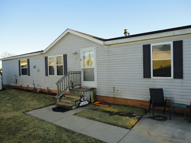 view of front of home with a patio and a front yard