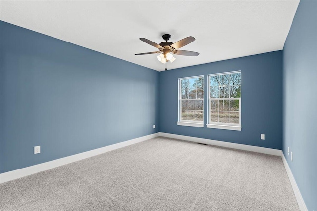 carpeted empty room featuring ceiling fan