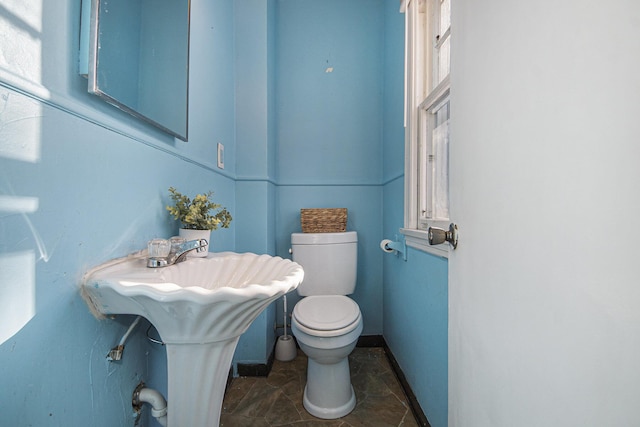 bathroom featuring toilet and sink