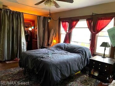 bedroom featuring ceiling fan