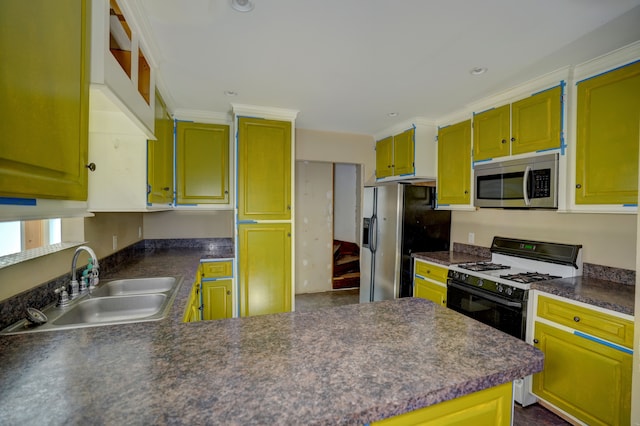 kitchen featuring ornamental molding, appliances with stainless steel finishes, kitchen peninsula, and sink