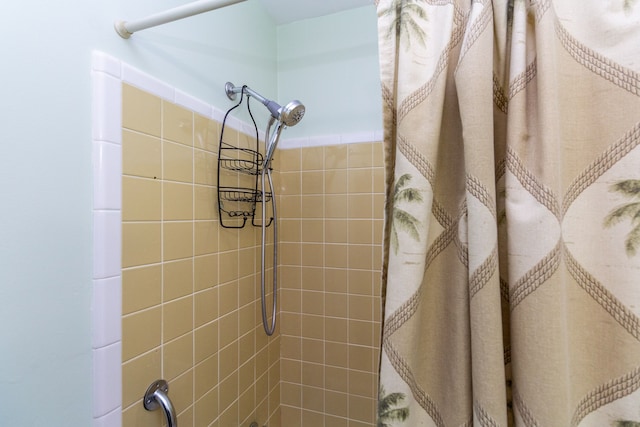 bathroom with curtained shower