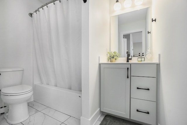 full bathroom with shower / tub combo with curtain, vanity, and toilet