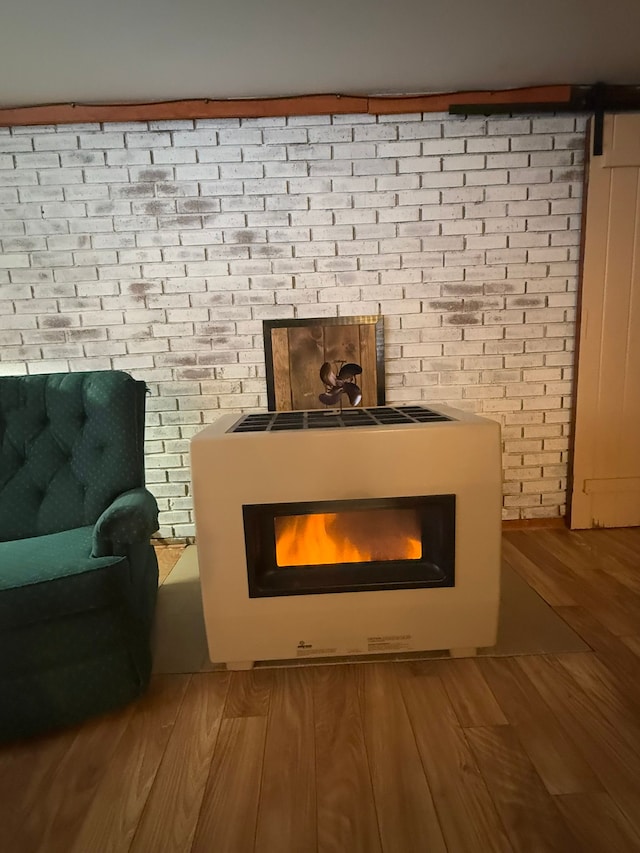 interior details with hardwood / wood-style floors