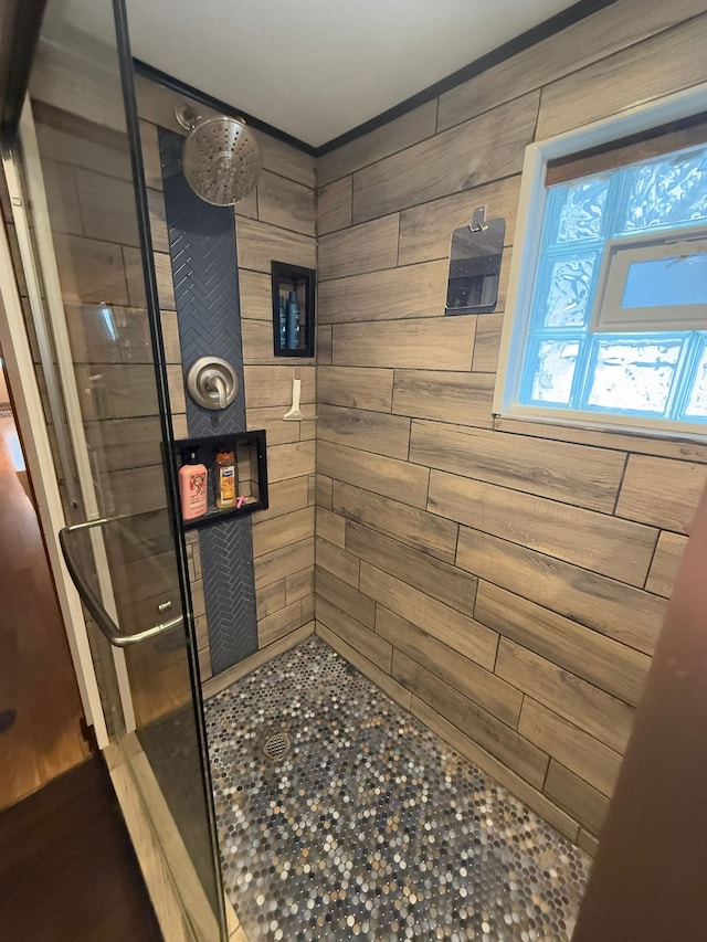 bathroom featuring tiled shower