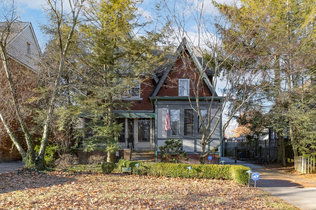 view of front facade