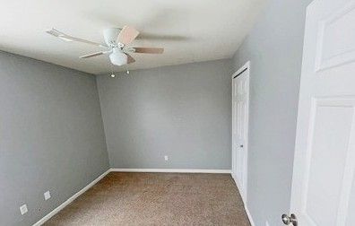 carpeted empty room with ceiling fan