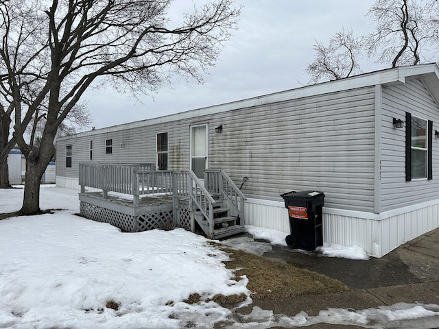 view of front facade featuring a deck