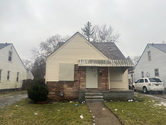 bungalow-style house featuring a front lawn and covered porch