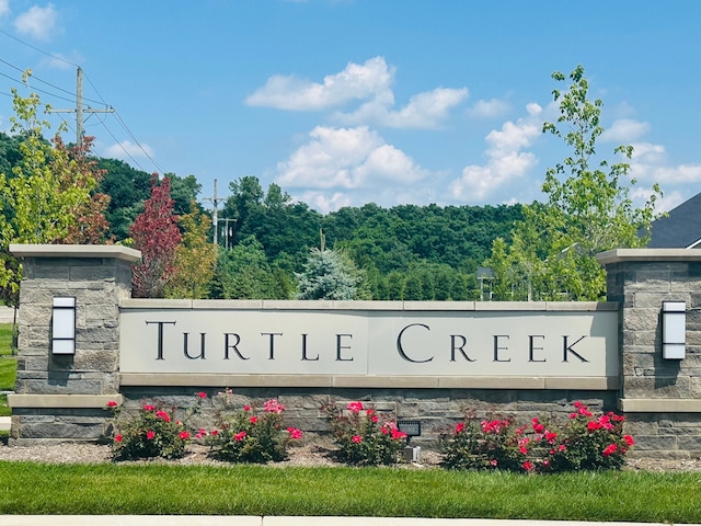 view of community / neighborhood sign