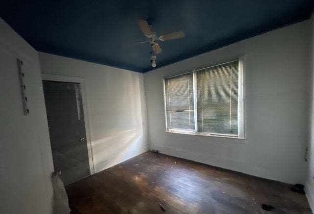 unfurnished room featuring ceiling fan