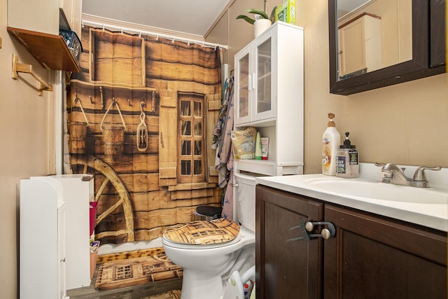 bathroom with a shower with curtain, vanity, and toilet