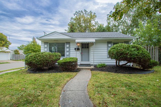 bungalow with a front yard