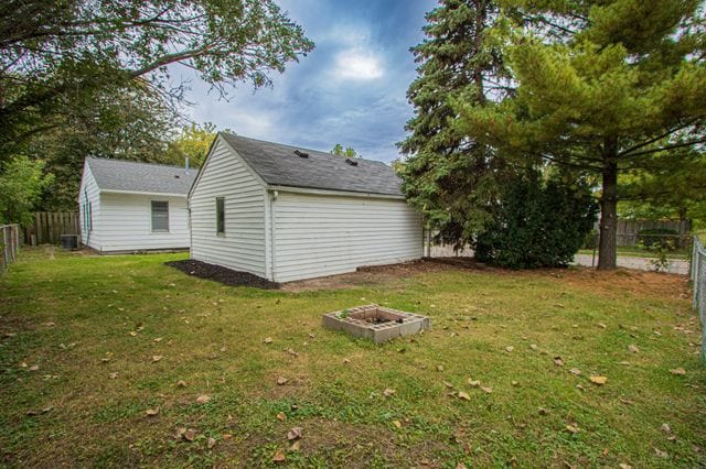 exterior space featuring a yard