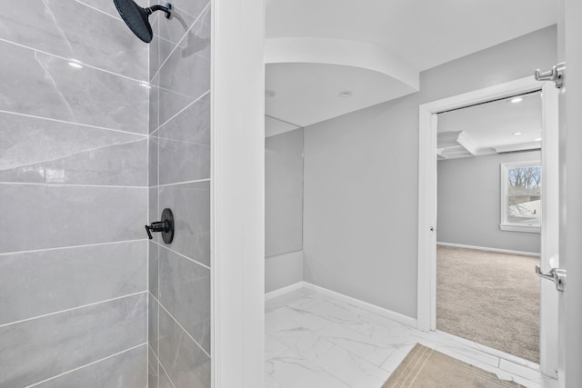 bathroom featuring a tile shower